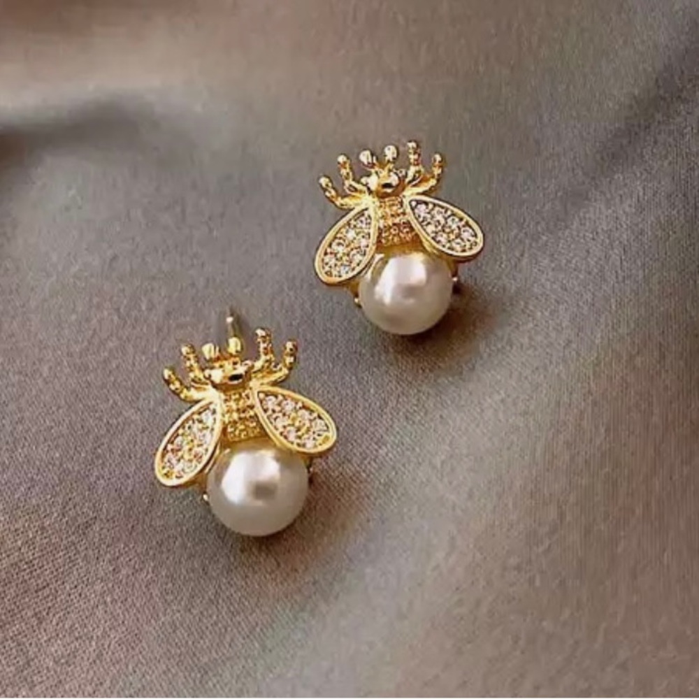 Pearl bee earrings stud bee earring - Picture 1 of 8